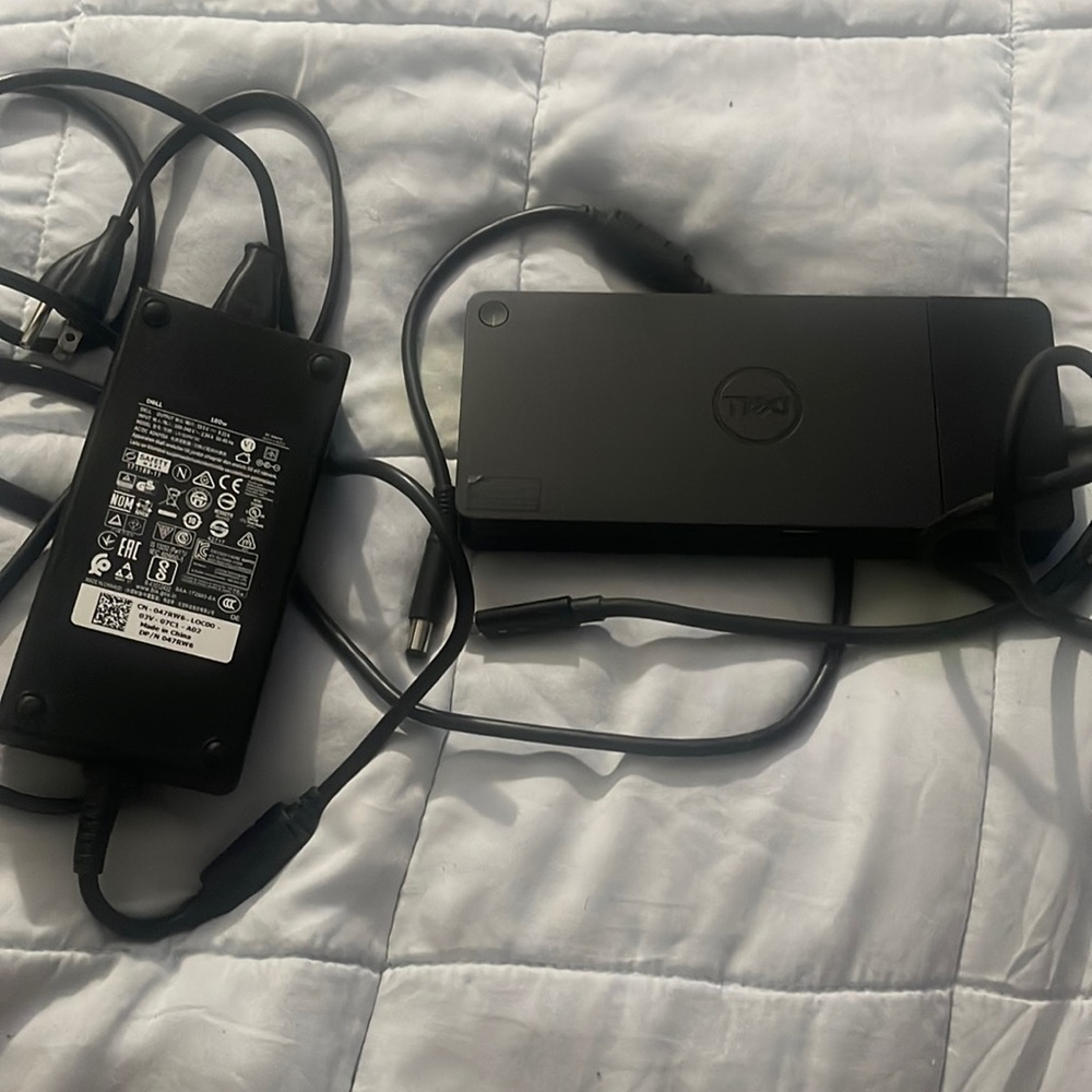 DELL WD19TB THUNDERBOLT DOCKING STATION WITH 180W AC POWER ADAPTER